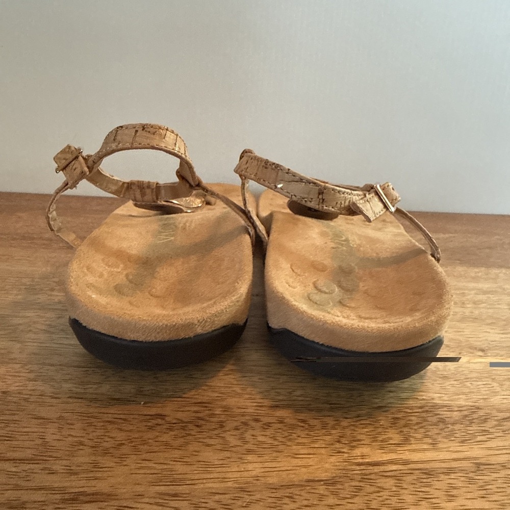 Vionic Lizbeth Sandal Women 10 Gold Cork Leather Orthotic Comfort T-Strap Buckle - Picture 5 of 13